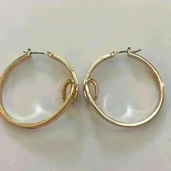 Anne Klein new Gold Tone Medium Ribbon Earrings - Picture 2 of 8